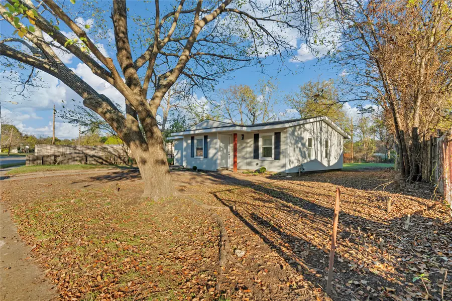 3709 S Hughes Avenue, Fort Worth, TX 76119 - Image #3