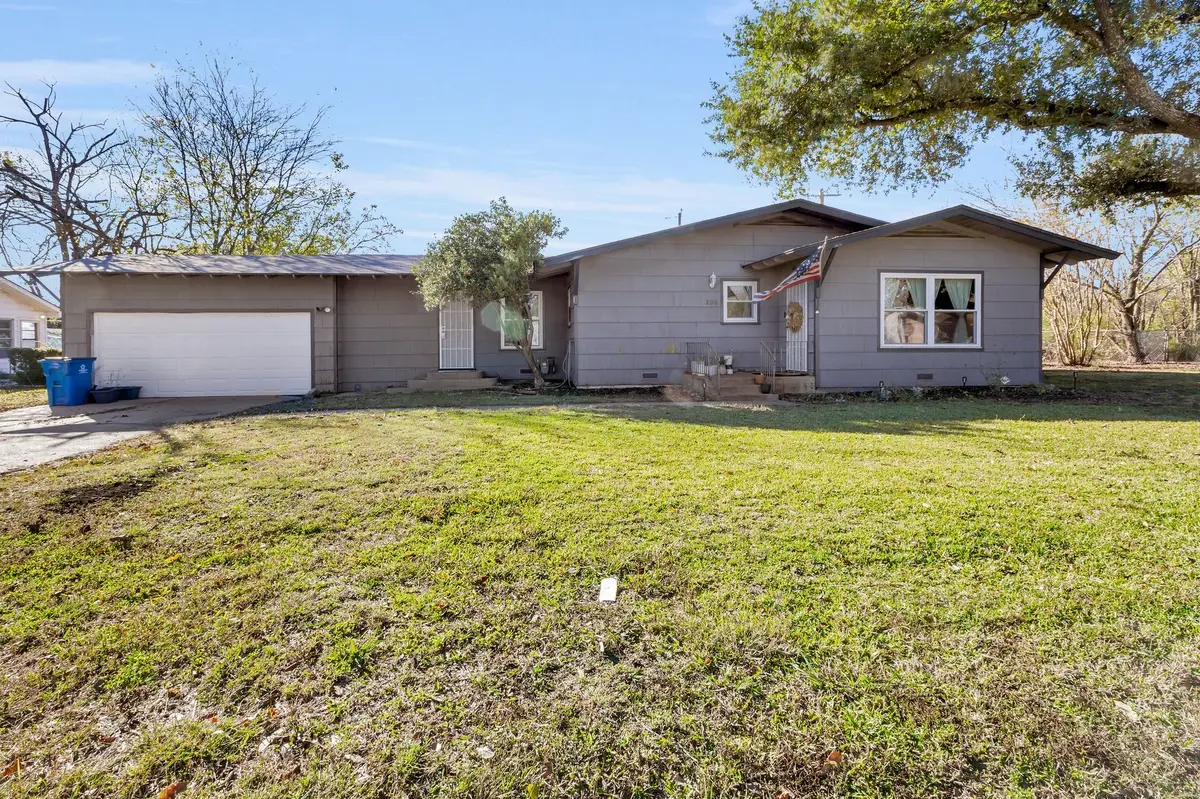 200 E 8th Street, Kaufman, TX 75142 - Image #1