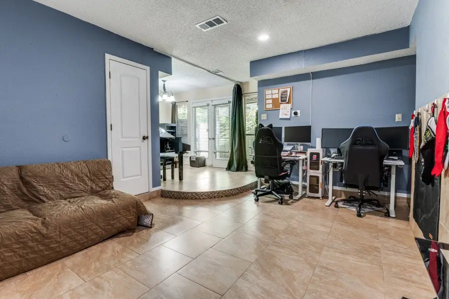 2040 Fleur De Lis Court, Arlington, TX 76012 - Image #3