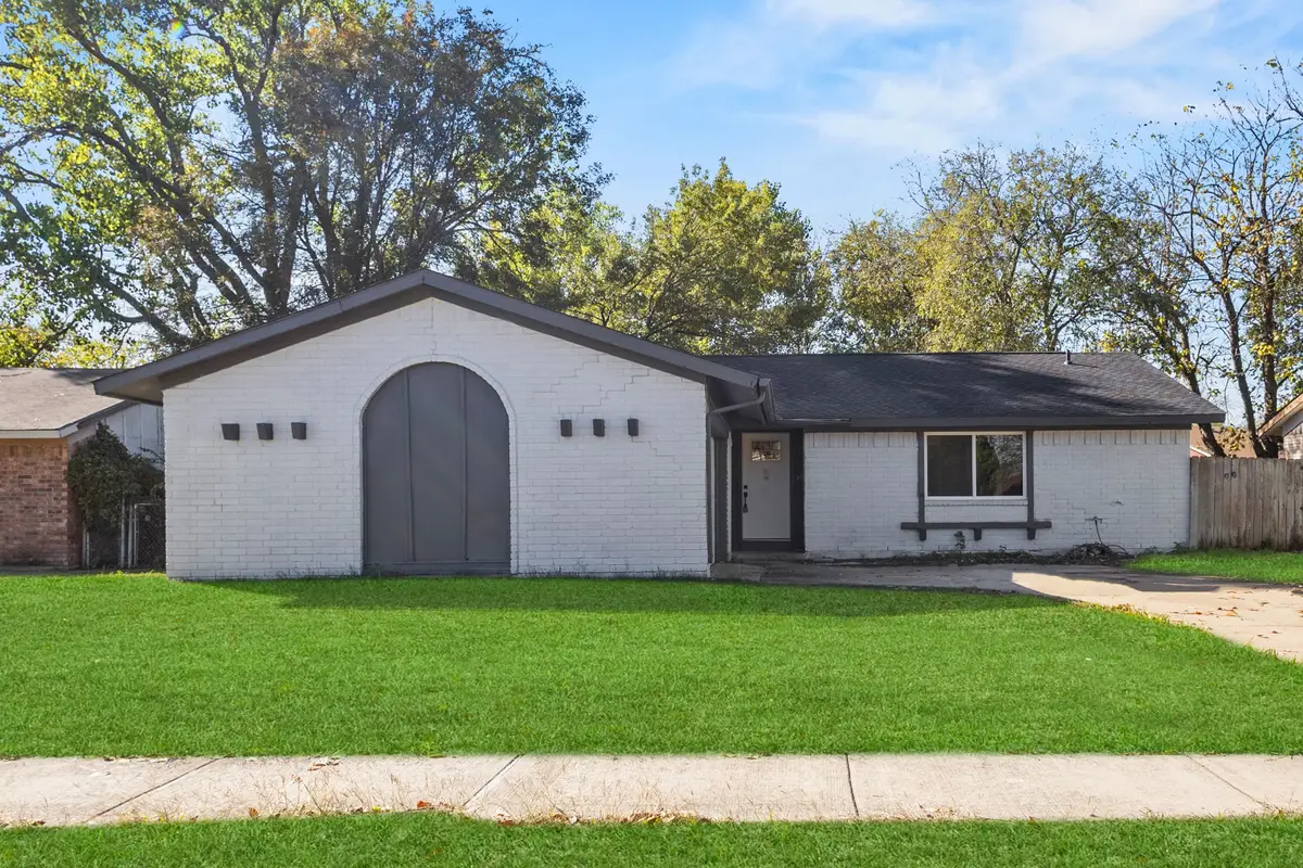 124 Bowling Green Circle, Lewisville, TX 75067 - Image #1