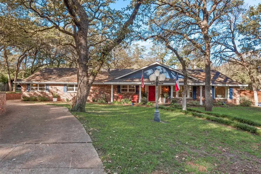 4006 Hollow Oak Drive, Euless, TX 76040 - Image #3