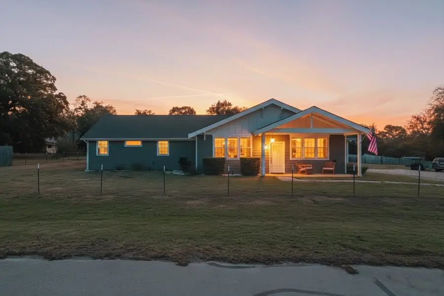 7232 Courtney Drive, Azle, TX 76020 - Image #2