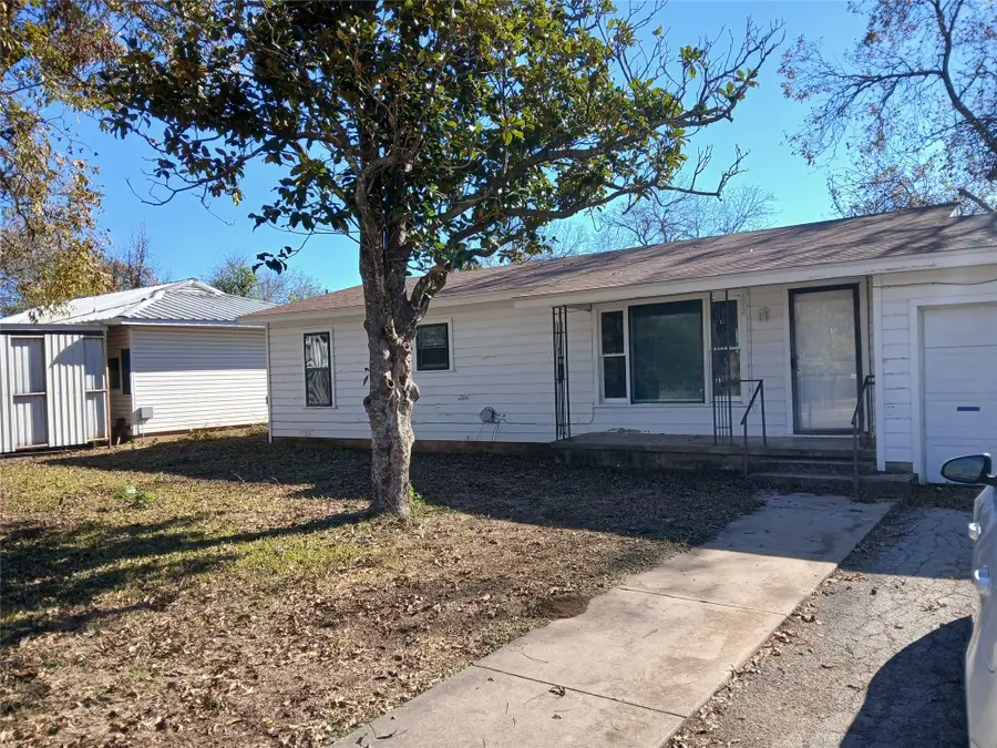 202 Roselawn Street, Coleman, TX 76834 - Image #2