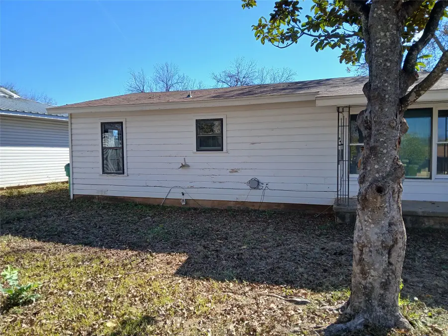 202 Roselawn Street, Coleman, TX 76834 - Image #3