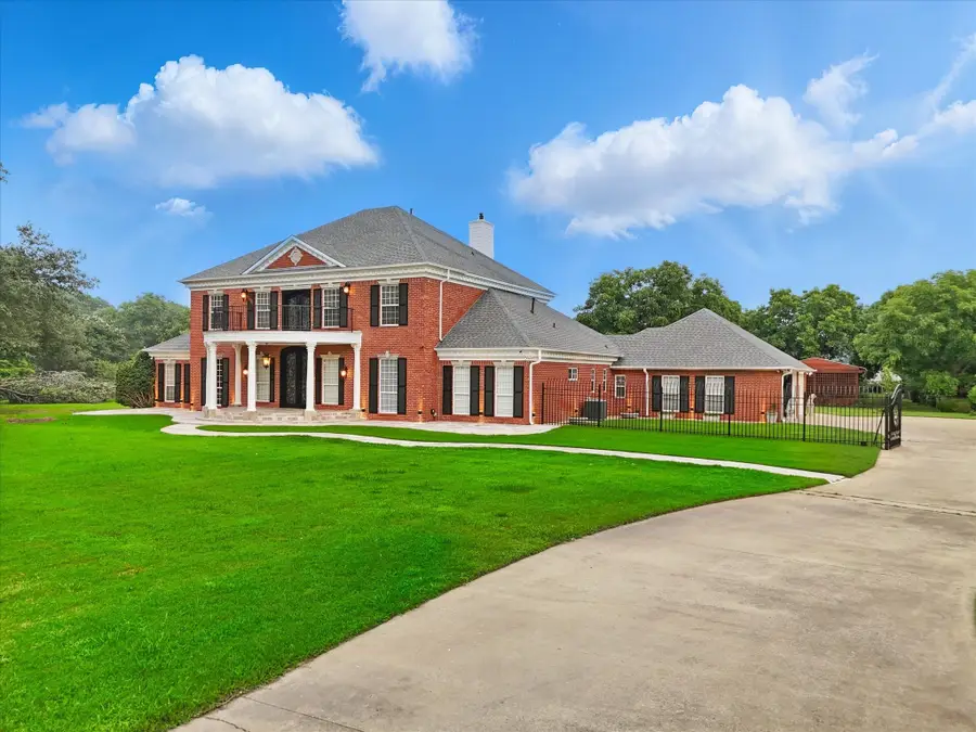 6260 Oak Hollow Drive, Burleson, TX 76028 - Image #2