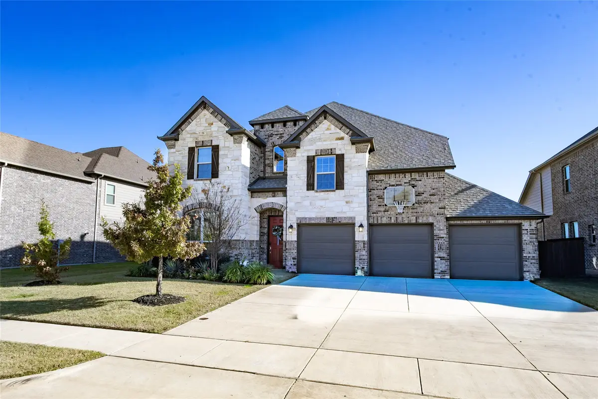 2711 Fleur De Lis Lane, Grand Prairie, TX 75054 - Image #1