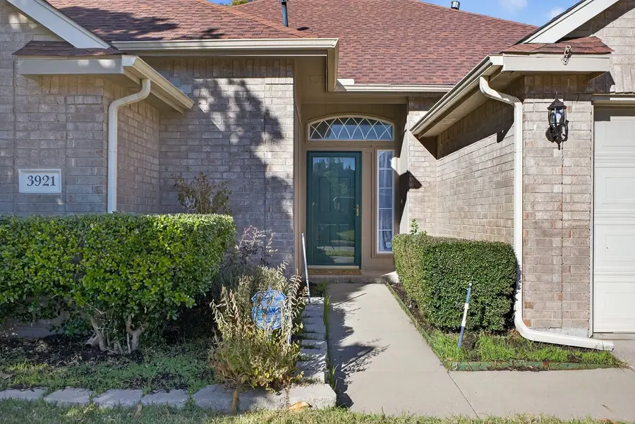 3921 Larkspur Drive, Haltom City, TX 76137 - Image #3