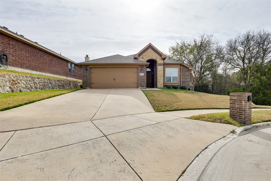 10813 Valor Trail, Fort Worth, TX 76108 - Image #2
