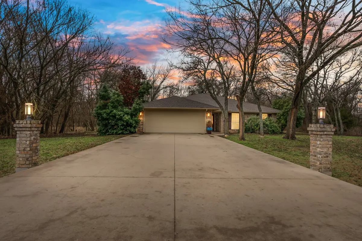 12213 Rolling Oaks Drive, Whitney, TX 76692 - Image #1