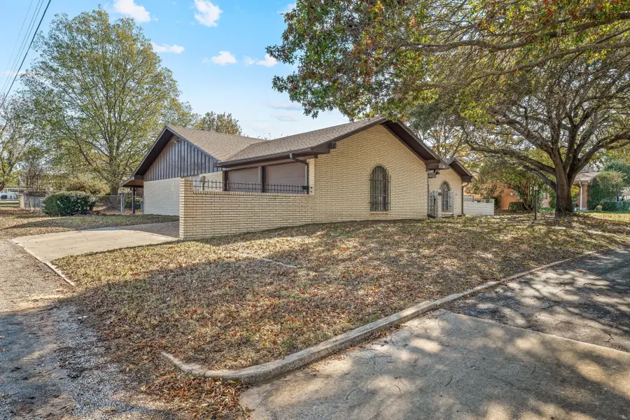 801 S Texas Street, De Leon, TX 76444 - Image #2