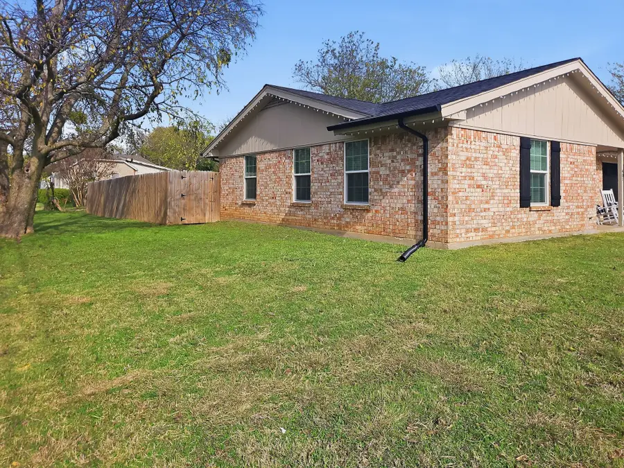 401 Throckmorton Street, Weatherford, TX 76086 - Image #2