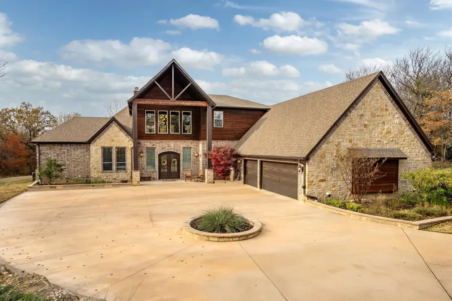 812 S Duncan Creek Court, Weatherford, TX 76087 - Image #2