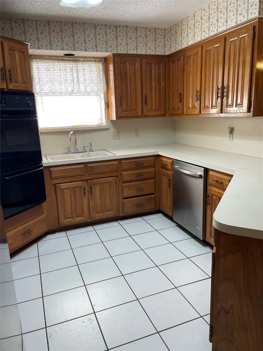 1421 Homestead Court, Irving, TX 75061 - Image #2