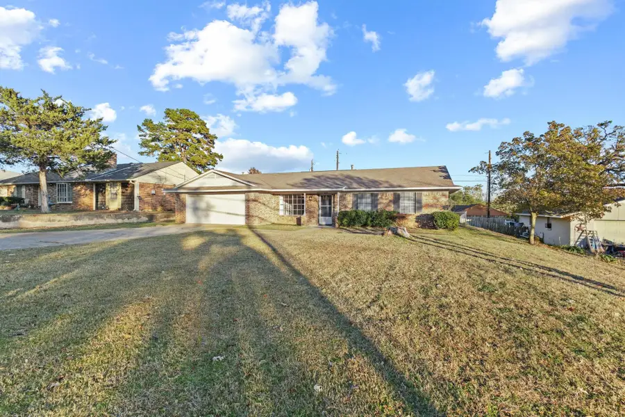 824 S Lillis Lane, Denison, TX 75020 - Image #2