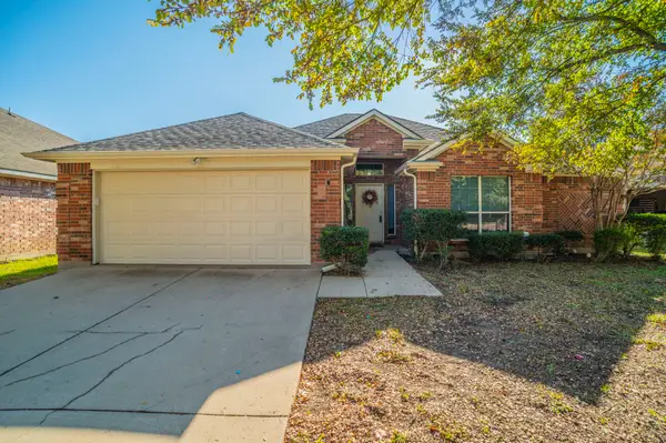 513 Greenvale Court, Saginaw, TX 76179