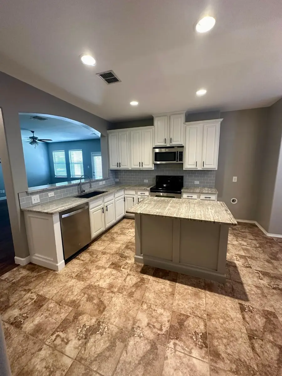 900 Lake Worth Trail, Little Elm, TX 75068 - Image #3