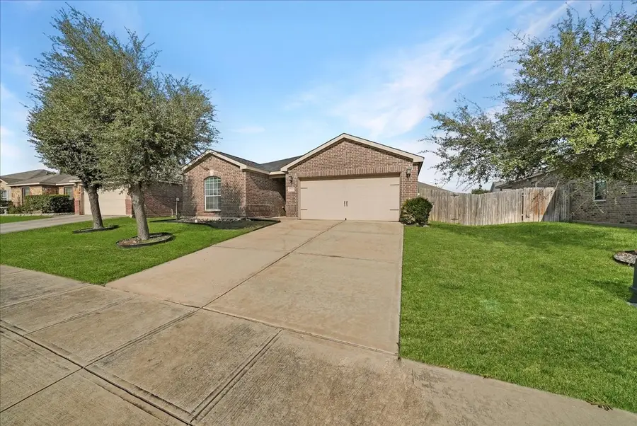 12916 Kingsgate Drive, Rhome, TX 76078 - Image #2