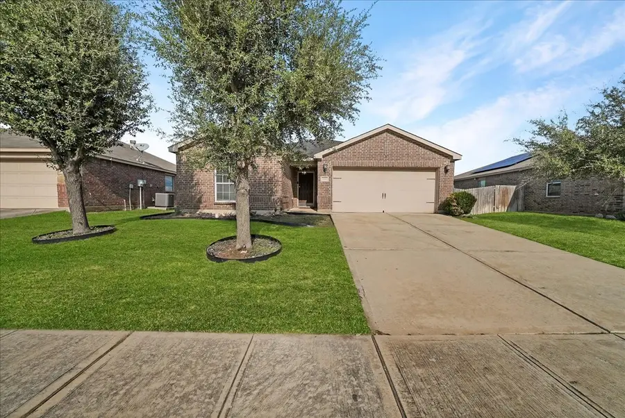 12916 Kingsgate Drive, Rhome, TX 76078 - Image #3