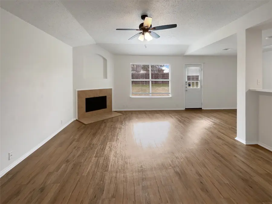 1521 Waters Edge Drive, Glenn Heights, TX 75154 - Image #3