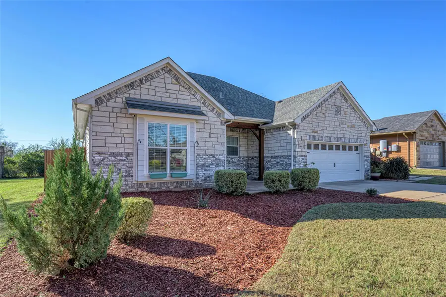 808 E 6th Street, Bonham, TX 75418 - Image #2