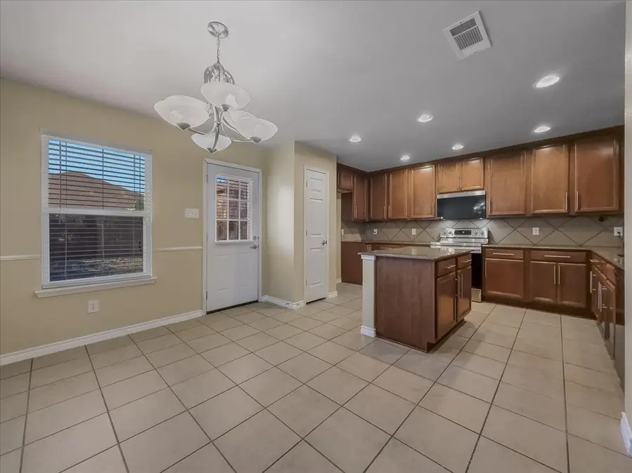 5407 San Patricio Drive, Grand Prairie, TX 75052 - Image #3