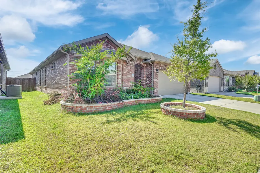 1120 Gillespie Drive, Justin Roanoke, TX 76247 - Image #2