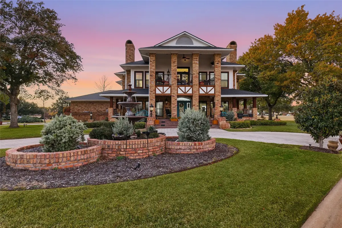 901 Ironwood Drive, Desoto, TX 75115 - Image #1