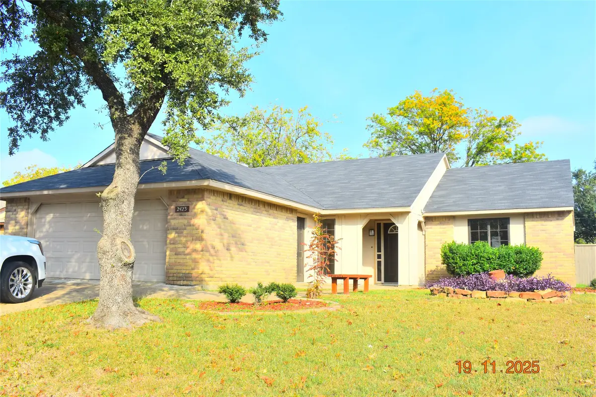 2423 Overbrook Drive, Arlington, TX 76014 - Image #1
