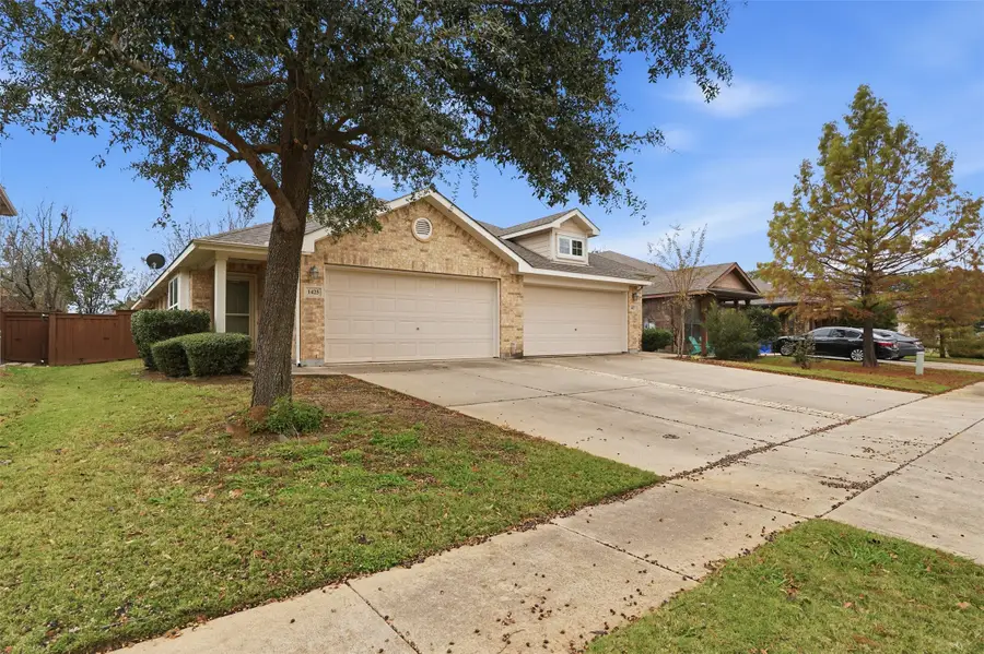 1425 Ravenwood Drive, Mansfield, TX 76063 - Image #3