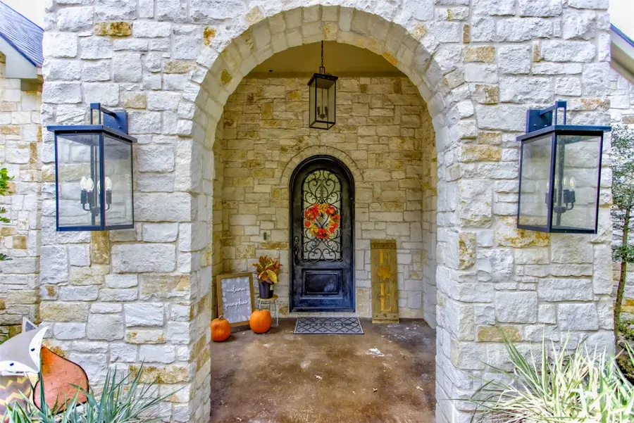 122 Forest Creek Circle, Weatherford, TX 76088 - Image #3