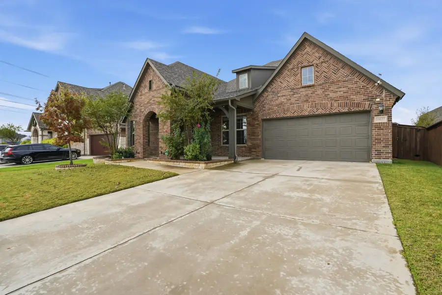 10037 Lakemont Drive, Fort Worth, TX 76131 - Image #2