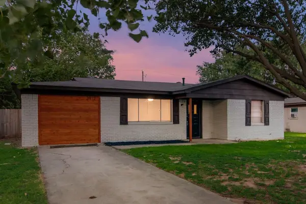 3912 Lakewood Drive, Lake Worth, TX 76135