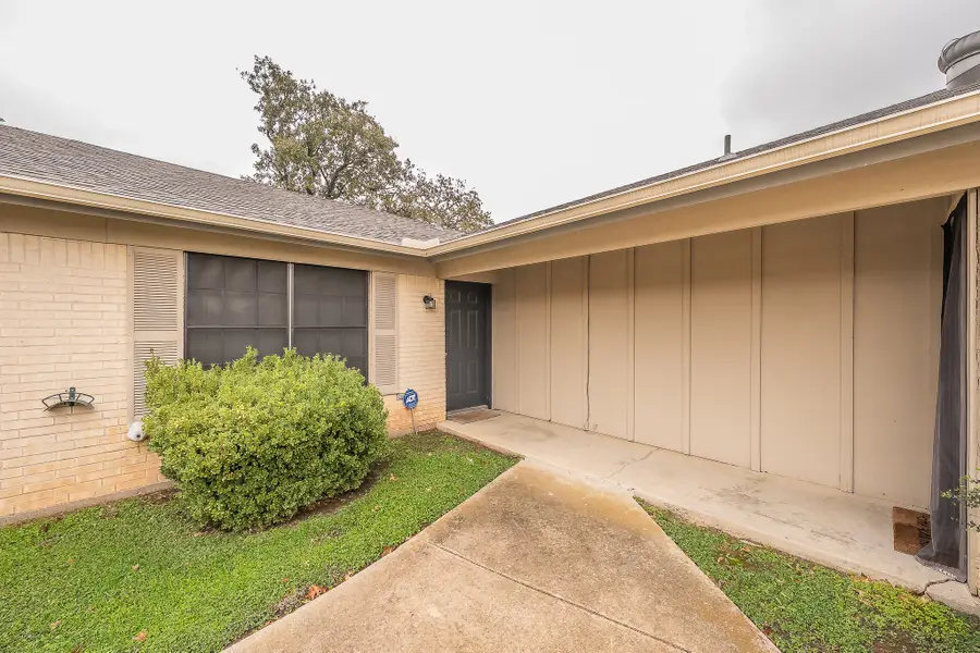 512 Billie Ruth Lane, Hurst, TX 76053 - Image #3