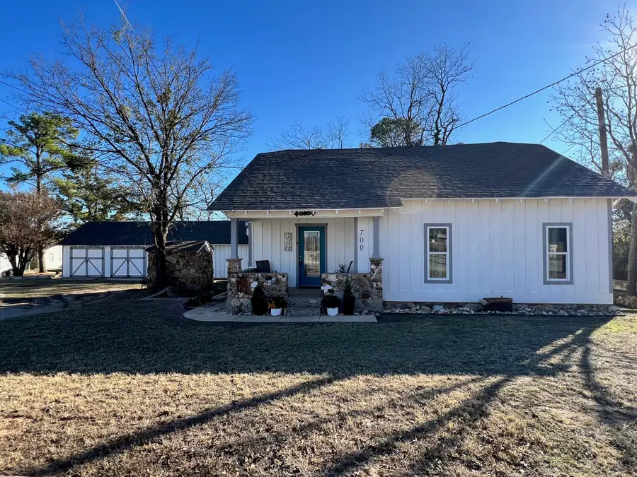 700 E Highland Avenue, Comanche, TX 76442 - Image #2