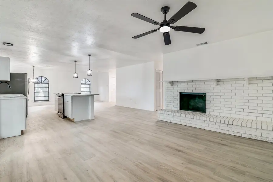 6401 Gate Ridge Circle, Garland, TX 75043 - Image #3