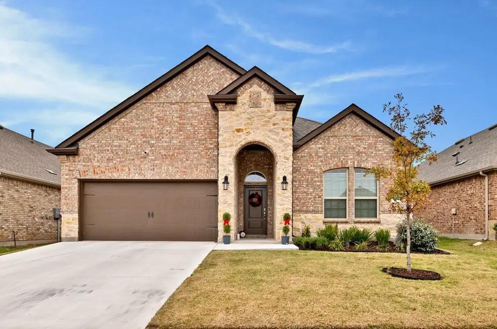 3027 Moccasin Lane, Aubrey, TX 76227 - Image #1