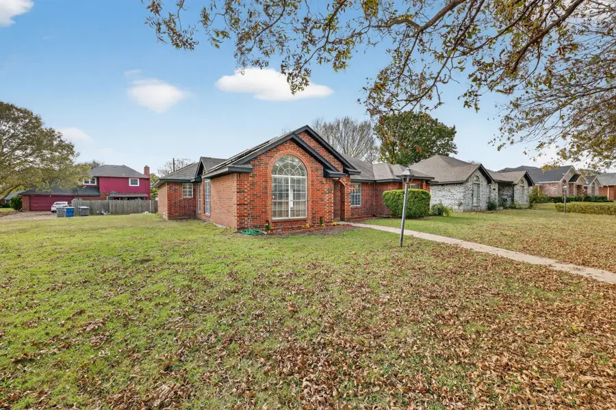 607 Rawlins Drive, Lancaster, TX 75146 - Image #2