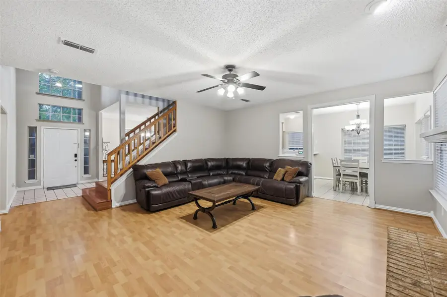 924 Rio Vista Lane, Arlington, TX 76017 - Image #2