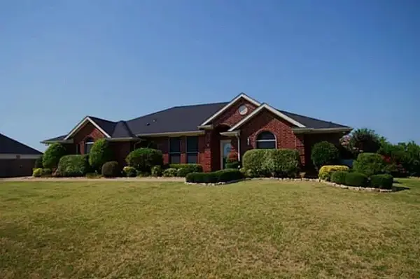 1415 W Oaklawn Drive, Talty, TX 75160