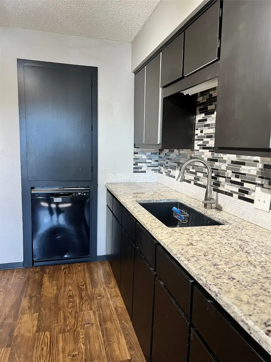 816 Vernon Court, Sanger, TX 76266 - Image #3