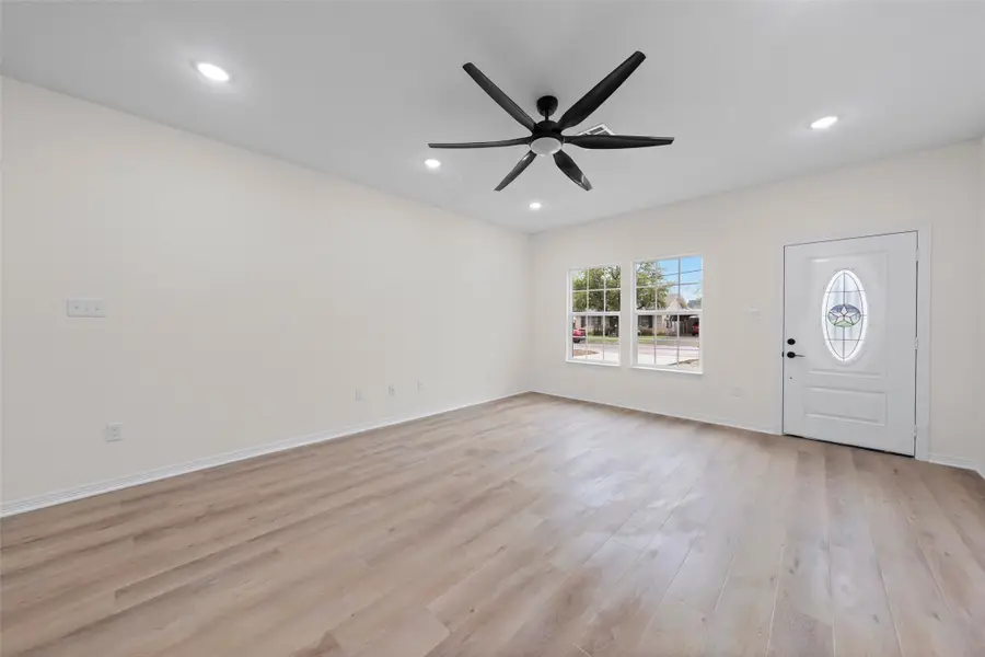 207 N Harrison Street, McGregor, TX 76657 - #2