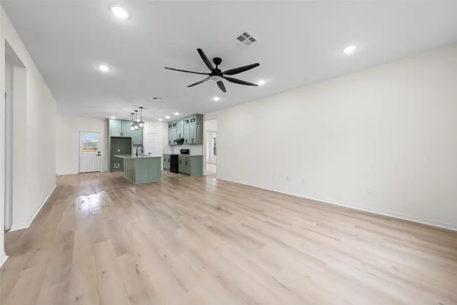 207 N Harrison Street, McGregor, TX 76657 - #3