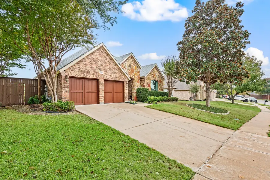 1808 Lakes Edge Boulevard, Mansfield, TX 76063 - Image #2