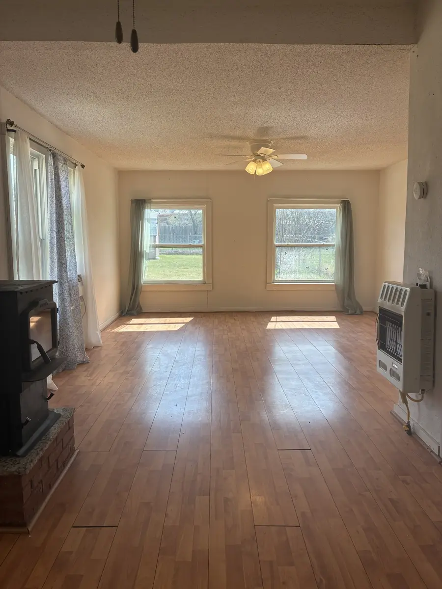 111 Lamar Street, Graham, TX 76450 - #3