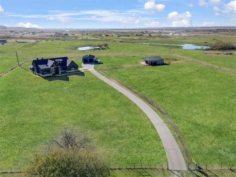 170 Dollie Road, Grandview, TX 76064 - Image #2