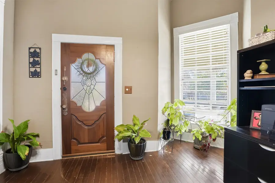 114 S Field Street, Cleburne, TX 76033 - Image #2