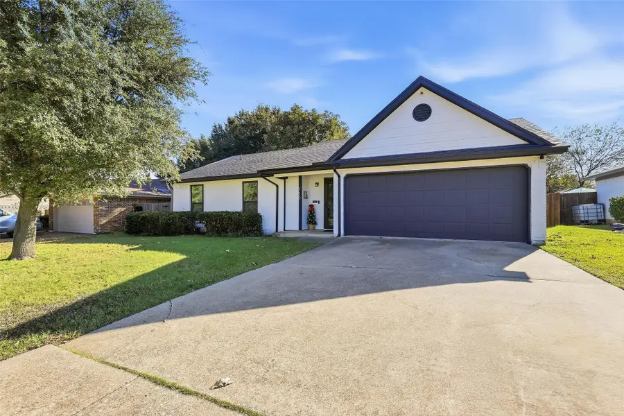 713 Crestview Drive, Burleson, TX 76028 - Image #2