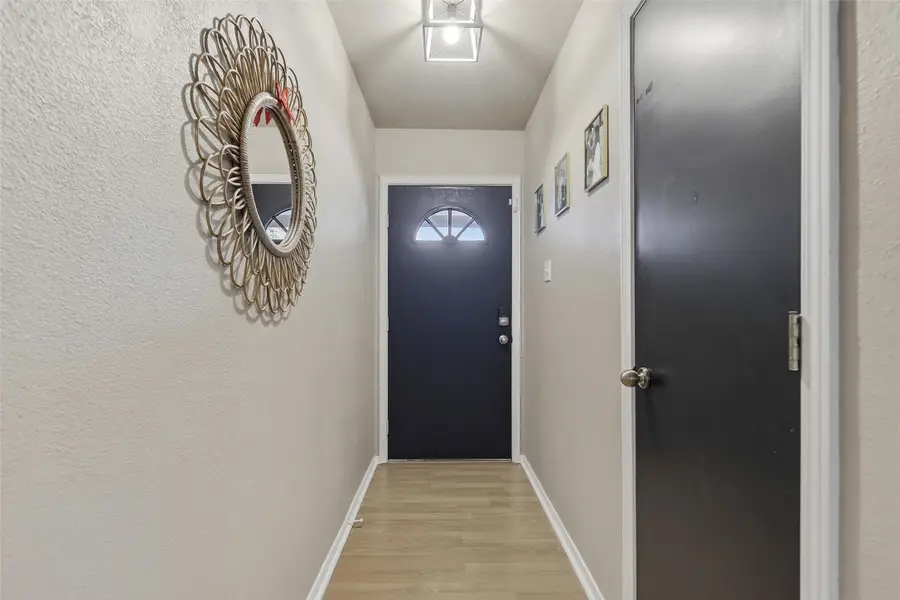 713 Crestview Drive, Burleson, TX 76028 - Image #3