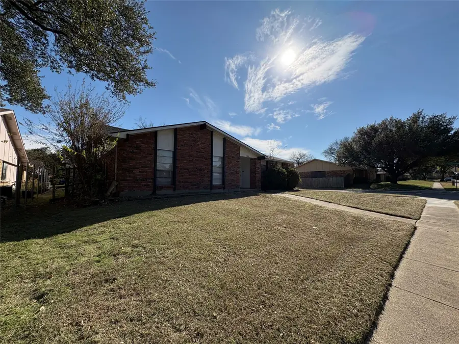 7226 Little Canyon Road, Dallas, TX 75249 - Image #2