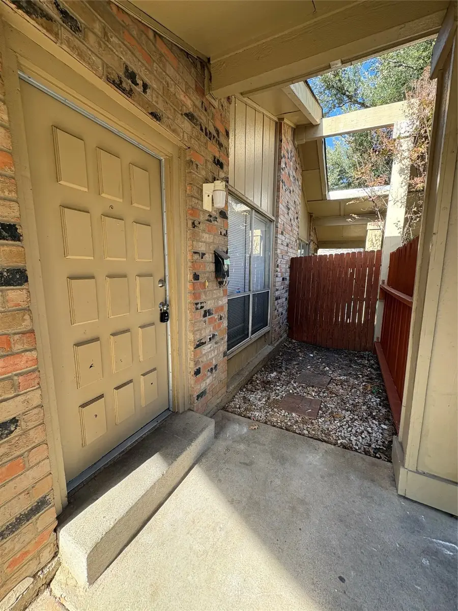 2605 Nina Circle, Grand Prairie, TX 75052 - Image #3